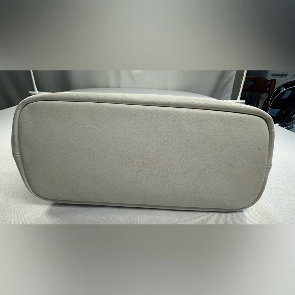 Longchamp • LM Cuir Embossed Logo Metal Luggage Tag White Double Shoulder RARE - Picture 8 of 14